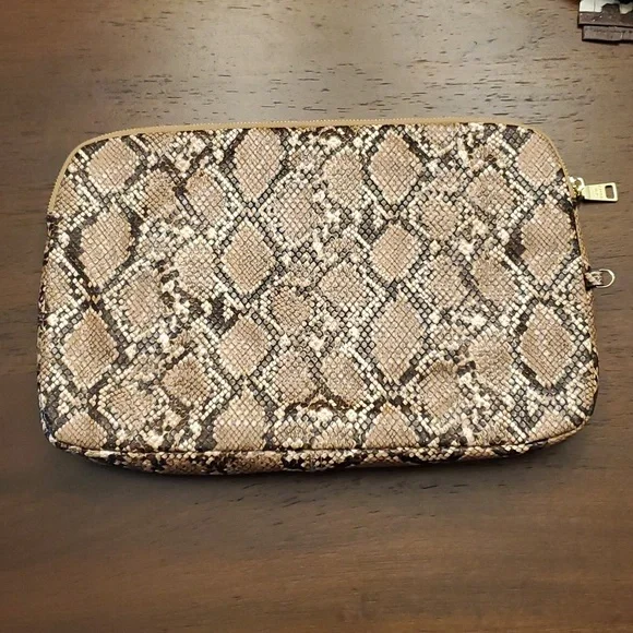 STEVE MADDEN faux reptile skin bag. - Picture 3 of 7